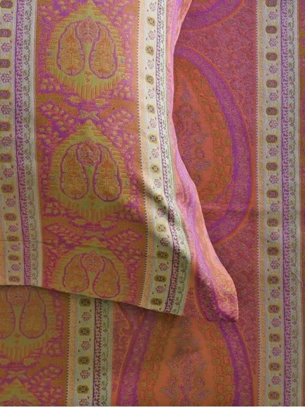 TWO NWOT ANICHINI TAJ PAISLEY Coral/Fuschia JACQUARD PILLOWCASES KING SIZE